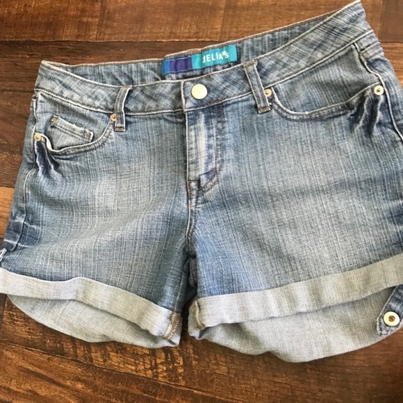 Delia’s shorts - Picture 2 of 2